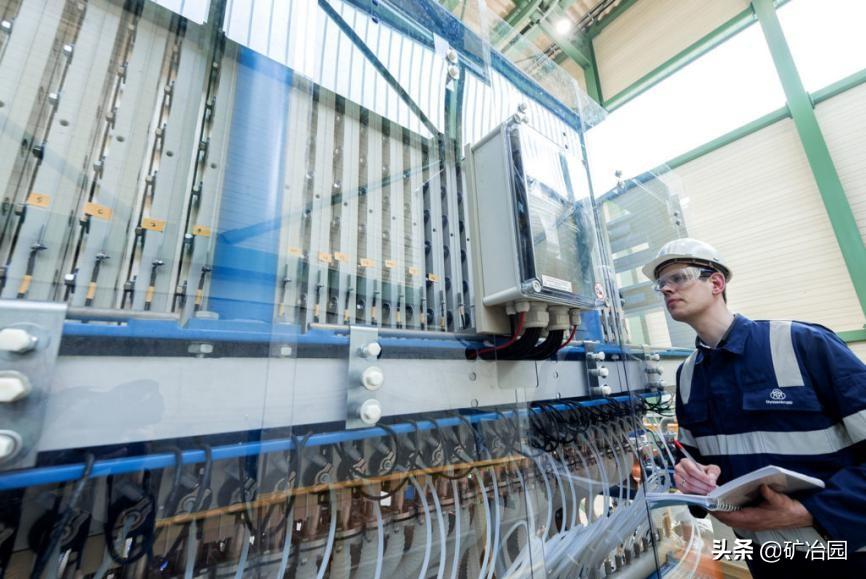 分析氢能在钢铁行业替代焦炭的落地案例:减排效果与生产成本控制,实现绿色转型与成本优化 分析氢能在钢铁行业替代焦炭的落地案例:减排效果与生产成本控制,实现绿色转型与成本优化