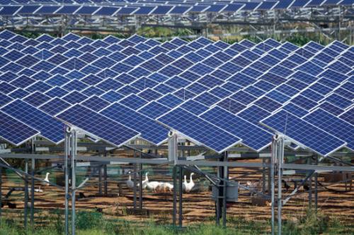 解析光伏支架跟踪系统(平单轴 vs 双轴)的技术优势及安装成本对比:如何选择最适合你的高效发电方案 解析光伏支架跟踪系统(平单轴 vs 双轴)的技术优势及安装成本对比:如何选择最适合你的高效发电方案