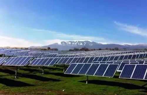 解析光伏支架跟踪系统(平单轴 vs 双轴)的技术优势及安装成本对比:如何选择最适合你的高效发电方案 解析光伏支架跟踪系统(平单轴 vs 双轴)的技术优势及安装成本对比:如何选择最适合你的高效发电方案