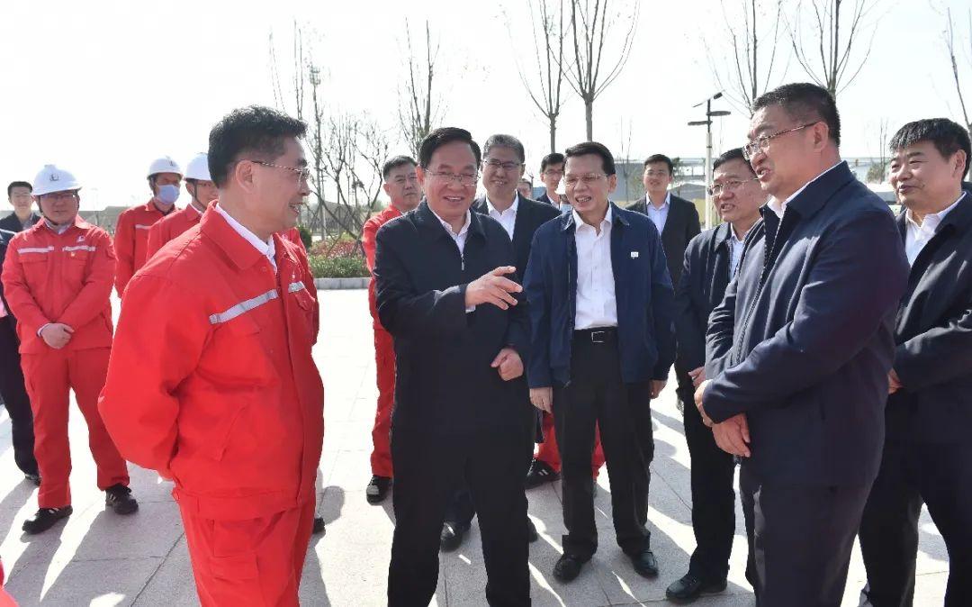 探索光热发电与光伏发电互补应用场景:储能时长与电网调峰价值,实现清洁能源高效利用 探索光热发电与光伏发电互补应用场景:储能时长与电网调峰价值,实现清洁能源高效利用