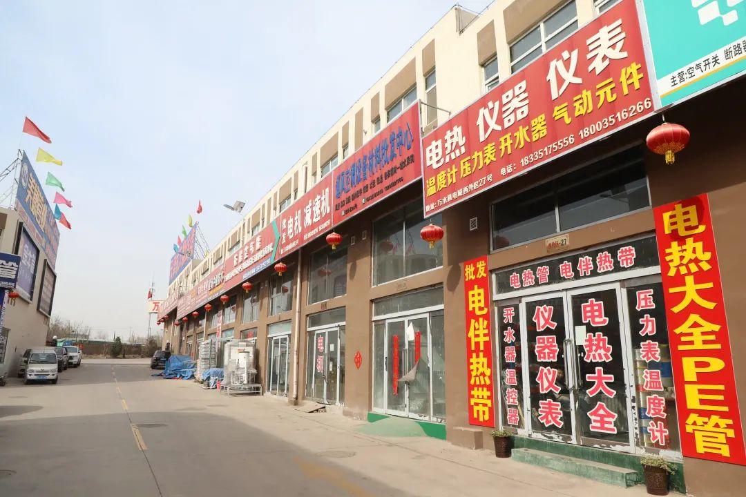 拆解某城市“光伏+充电桩”一体化落地项目的选址策略与运营模式:绿色能源与便捷出行的完美结合 拆解某城市“光伏+充电桩”一体化落地项目的选址策略与运营模式:绿色能源与便捷出行的完美结合