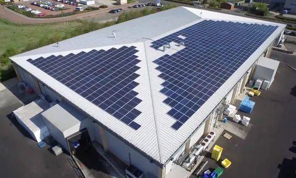 探索新能源与建筑结合的BIPV技术:组件美观性与发电效率的平衡方案,让建筑更美更省电 探索新能源与建筑结合的BIPV技术:组件美观性与发电效率的平衡方案,让建筑更美更省电