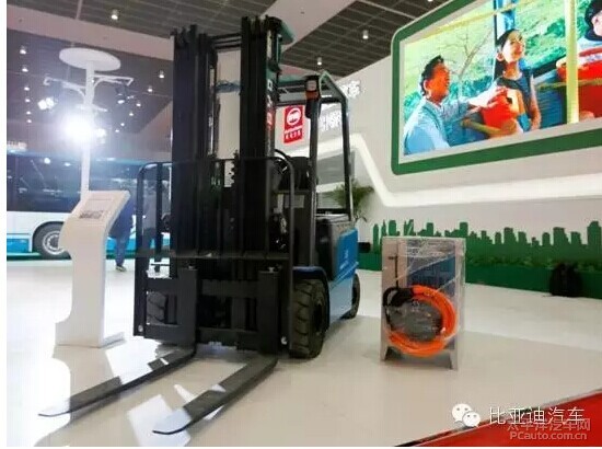 拆解某物流园区氢能叉车的落地案例:加氢频率与运营成本对比燃油叉车,高效节能更省钱 拆解某物流园区氢能叉车的落地案例:加氢频率与运营成本对比燃油叉车,高效节能更省钱