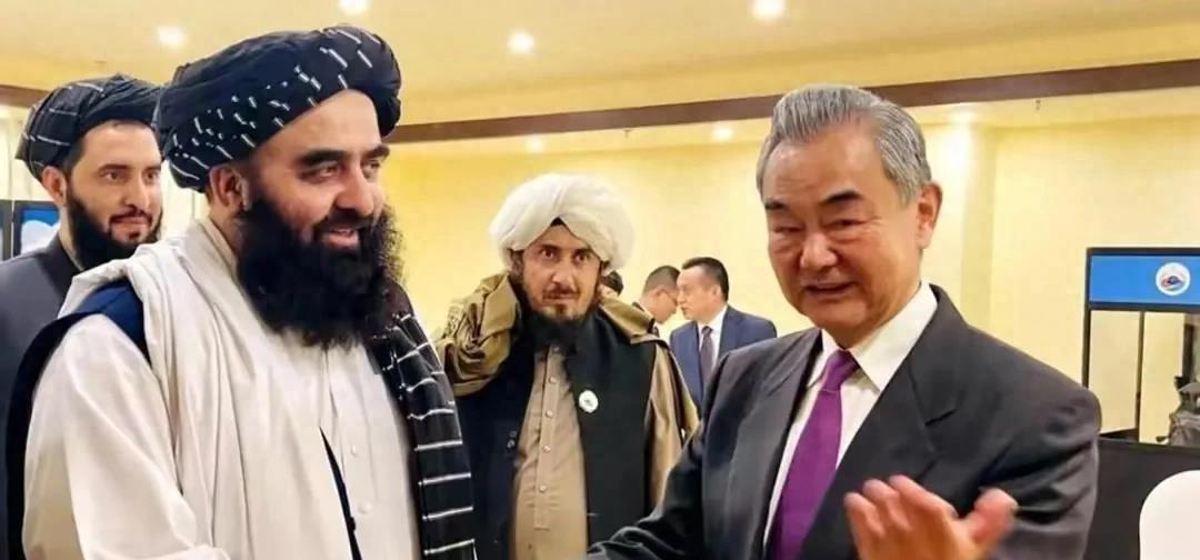 分析乌克兰2025年新能源规划中关于光伏电站的重建支持政策:重建资金补贴、申请流程与能源转型机遇 分析乌克兰2025年新能源规划中关于光伏电站的重建支持政策:重建资金补贴、申请流程与能源转型机遇