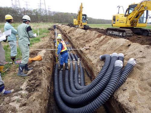 光伏电站电缆敷设技术分析:直埋与架空的成本对比及环境影响,助您轻松选择最佳方案 光伏电站电缆敷设技术分析:直埋与架空的成本对比及环境影响,助您轻松选择最佳方案